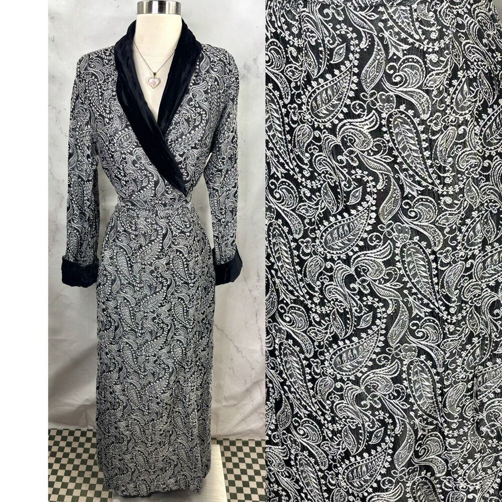 Vintage 70s Hostess Gown Robe Dress Silver Paisley Brocade Velvet S Whimsigoth - Picture 3 of 16